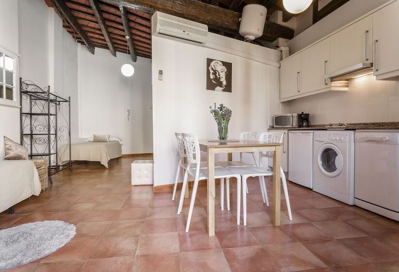 Royal Apartments By Hoom