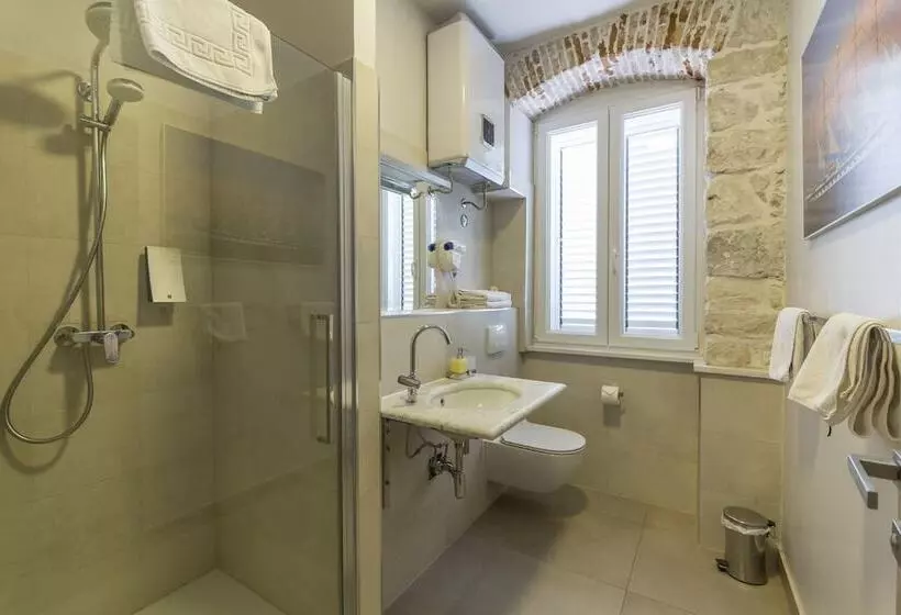 Tifani Luxury Rooms 2