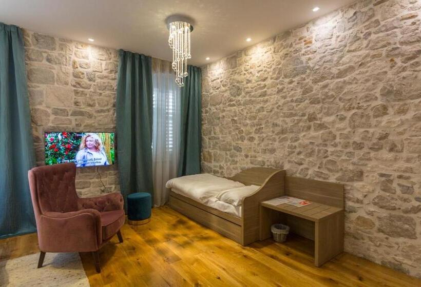 Tifani Luxury Rooms 2