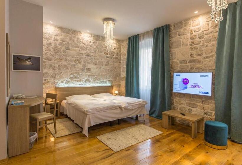 Tifani Luxury Rooms 2