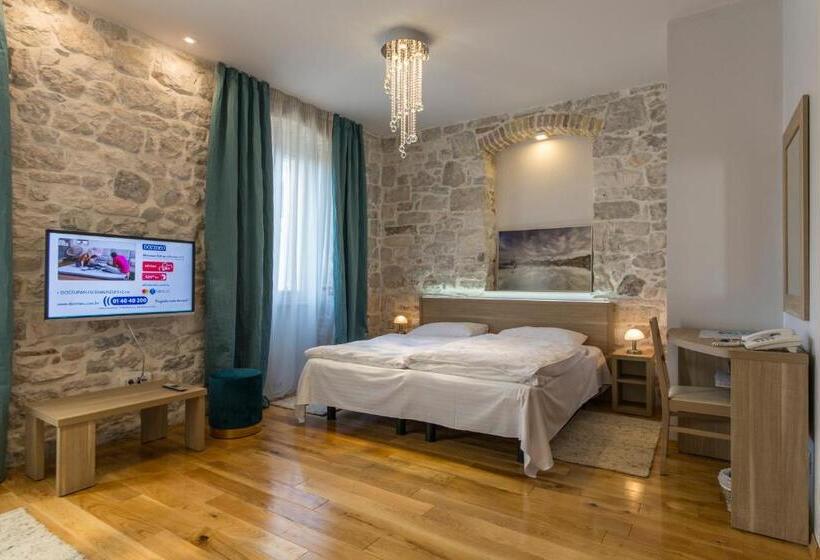 Tifani Luxury Rooms 2