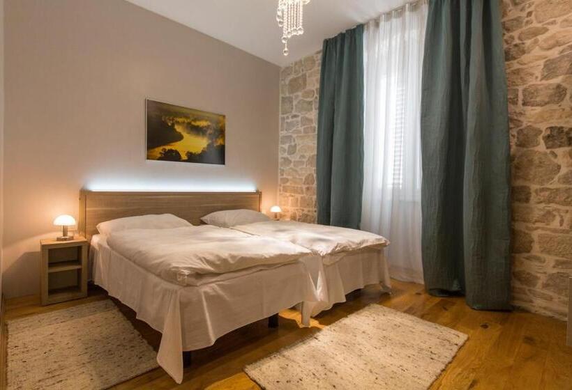 Tifani Luxury Rooms 2