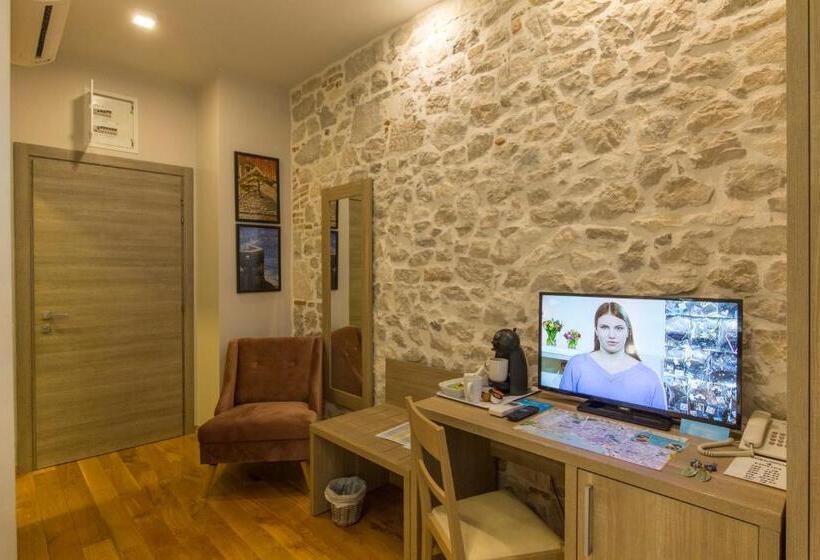 Tifani Luxury Rooms 2