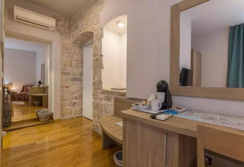 Tifani Luxury Rooms 2