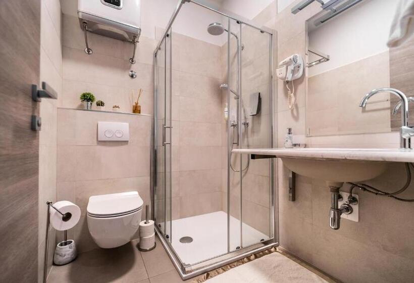 Tifani Luxury Rooms 2