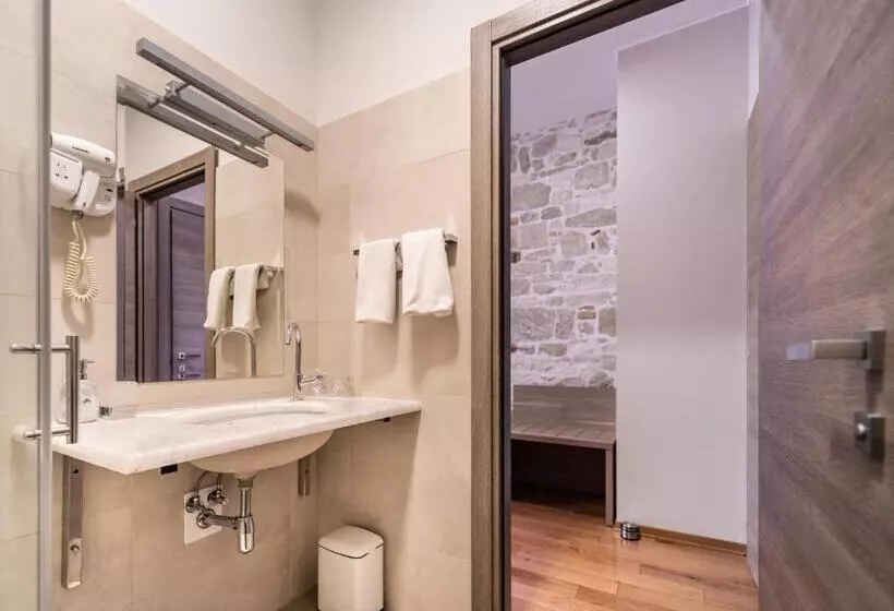 Tifani Luxury Rooms 2