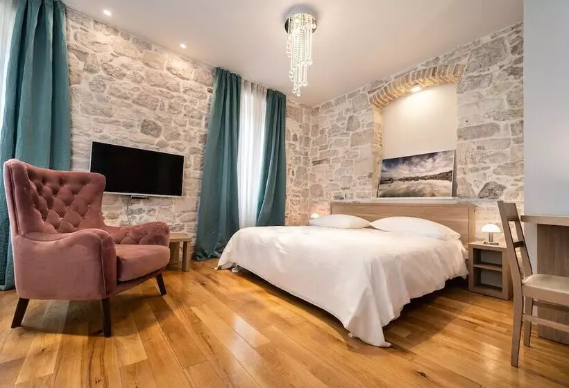 Tifani Luxury Rooms 2