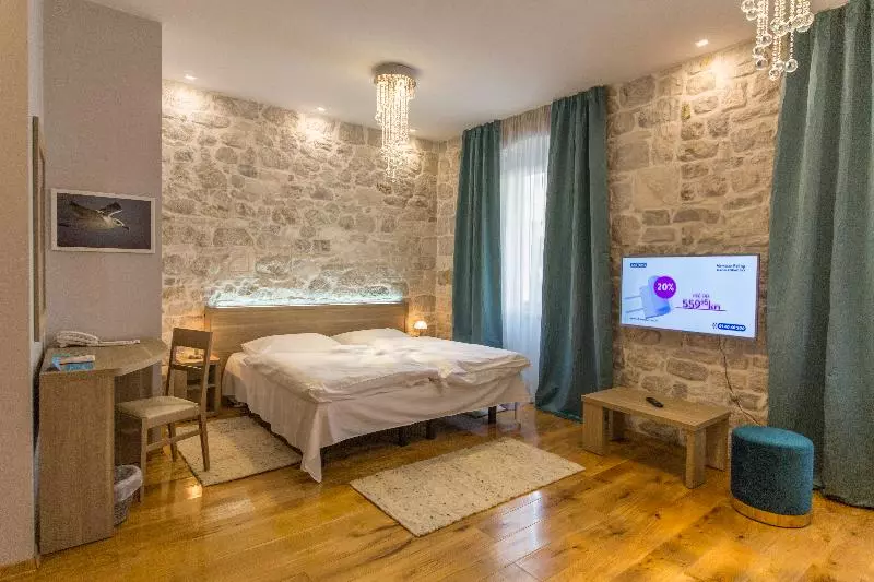 Tifani Luxury Rooms 2