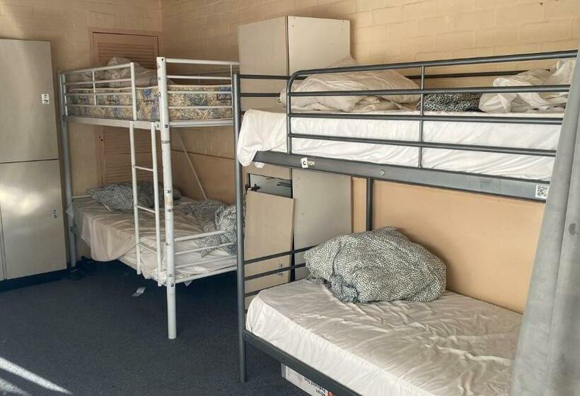 Pemberton Hostel Note Go To Gloucester Motel Reception For Check In Backpackers 88 Days Farm W