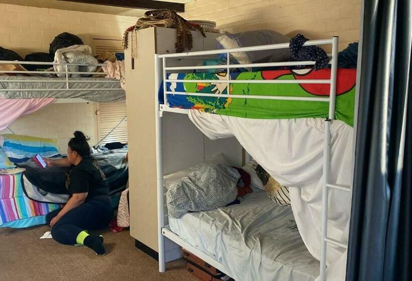 Pemberton Hostel Note Go To Gloucester Motel Reception For Check In Backpackers 88 Days Farm W