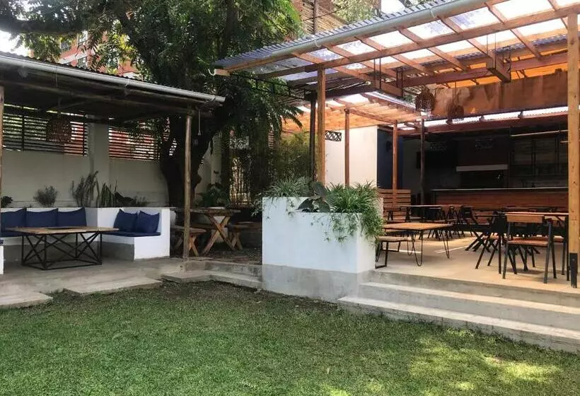 هاستل Ingira House 16lda