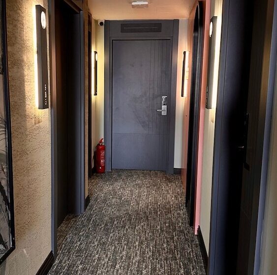 酒店 Just Inn City