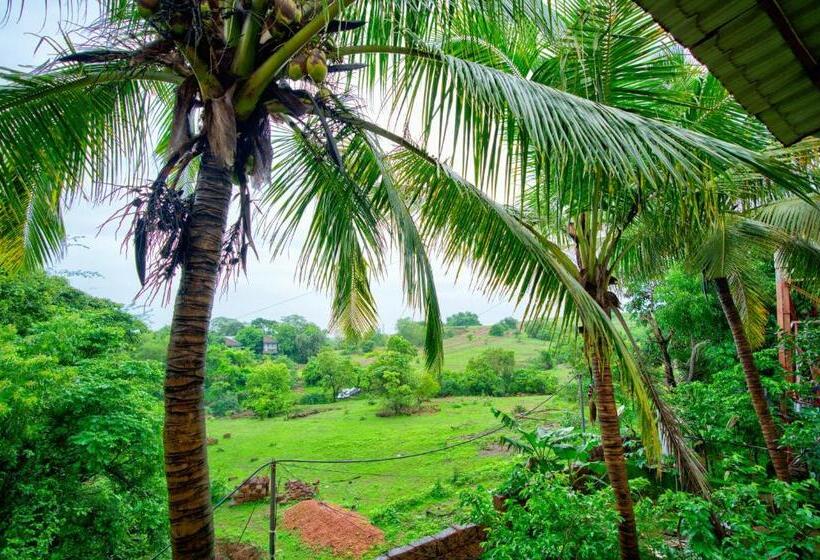 Отель La Station Resort Vagator