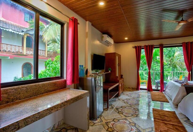 Отель La Station Resort Vagator