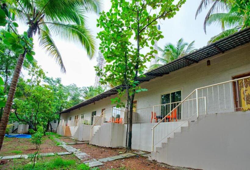 Отель La Station Resort Vagator