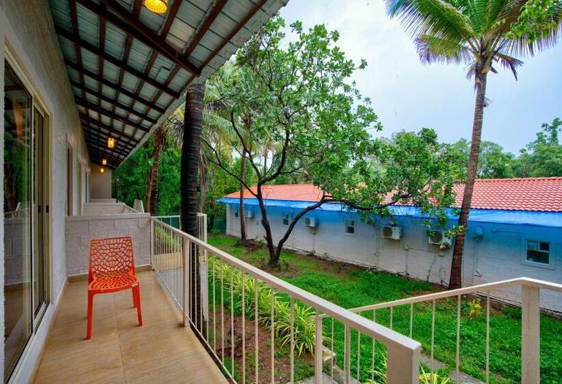 Отель La Station Resort Vagator