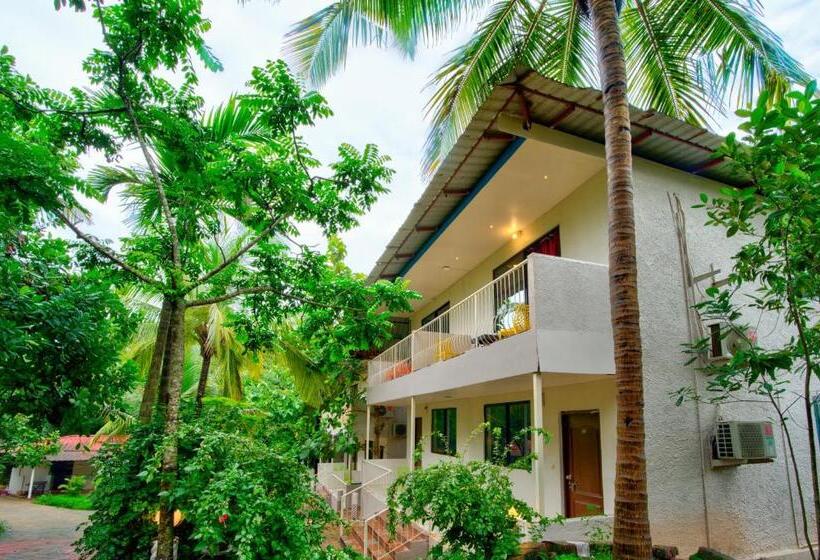 Отель La Station Resort Vagator