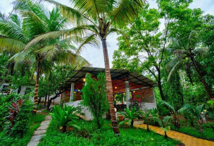 Отель La Station Resort Vagator