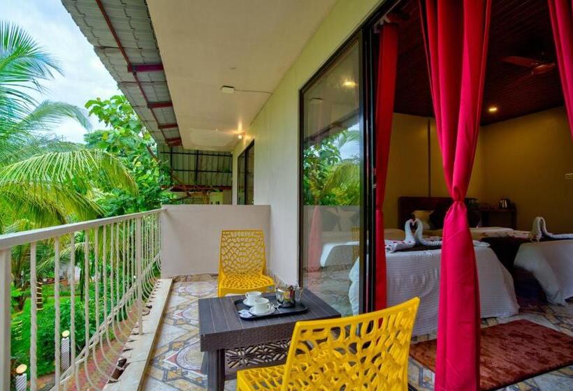 Отель La Station Resort Vagator