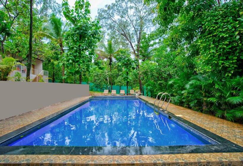 Отель La Station Resort Vagator