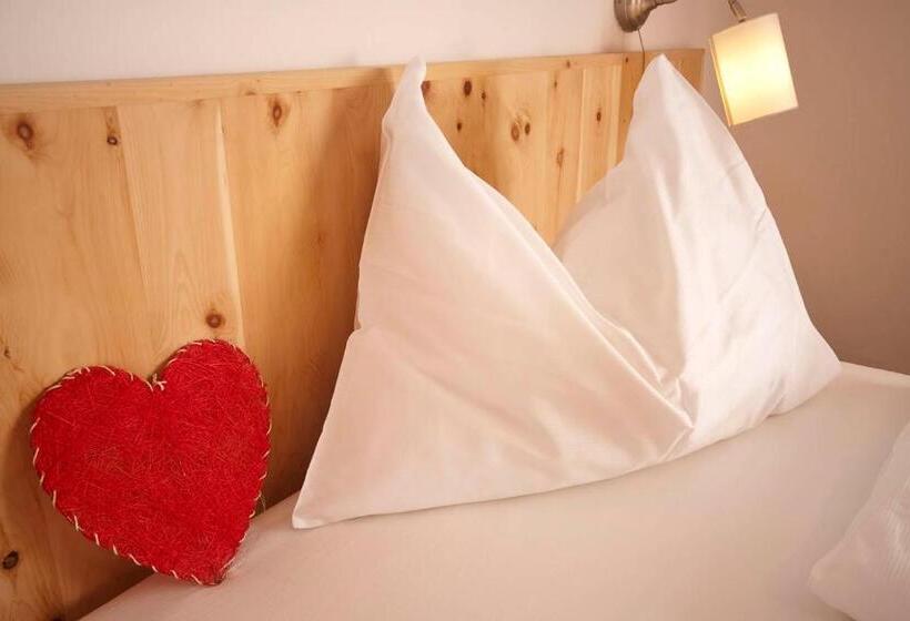 Ferienwohnungen St Hippolyt Mit Hallenbad