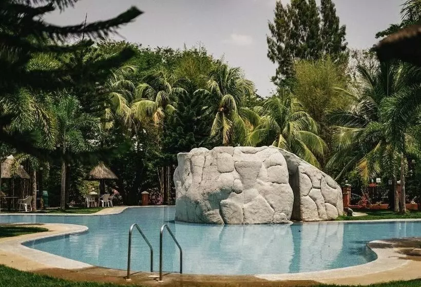 Hotelli Emerald Manor