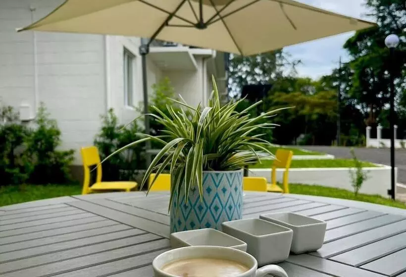 Hotelli Emerald Manor