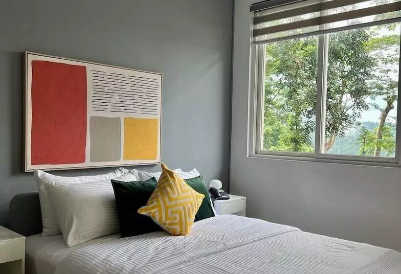 Hotelli Emerald Manor