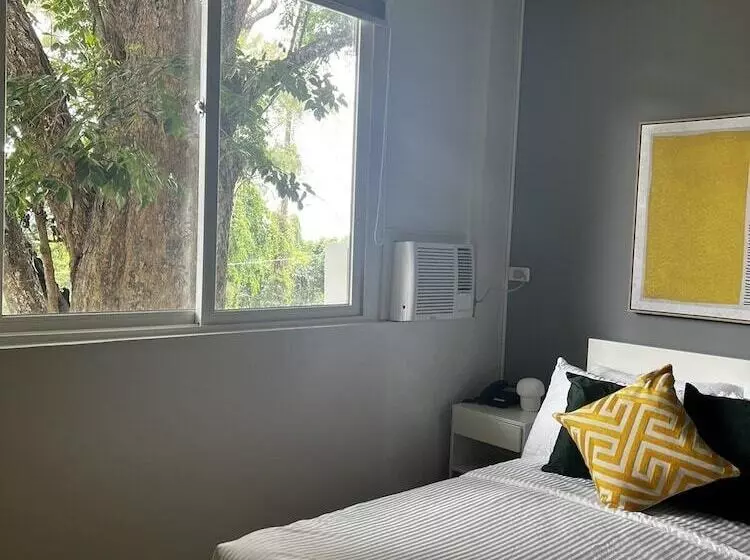 Hotelli Emerald Manor