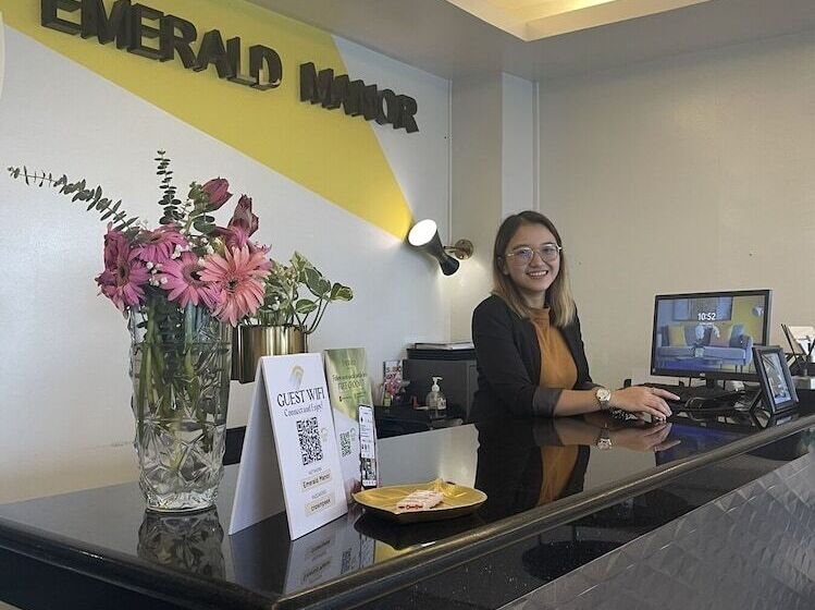 호텔 Emerald Manor