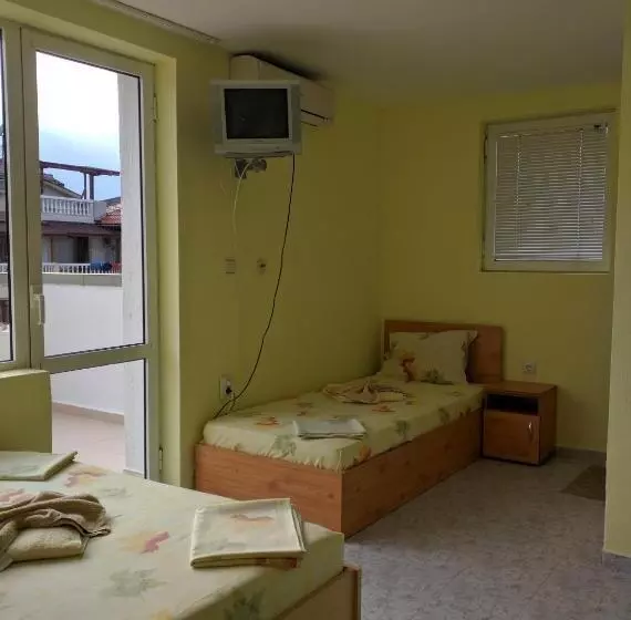 پانسیون Guest Rooms Nia Elis Kiten