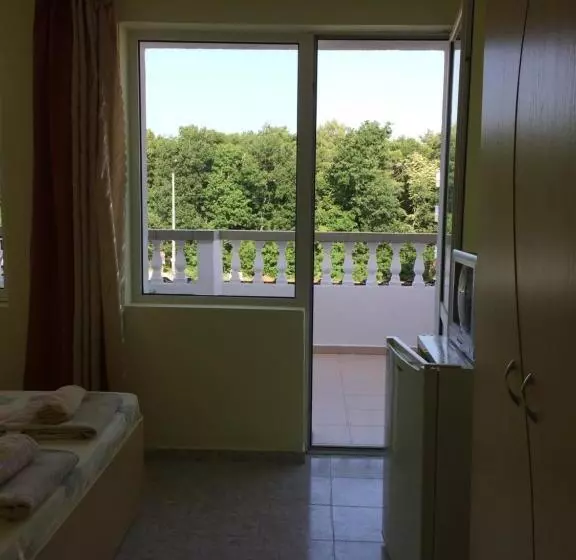 پانسیون Guest Rooms Nia Elis Kiten