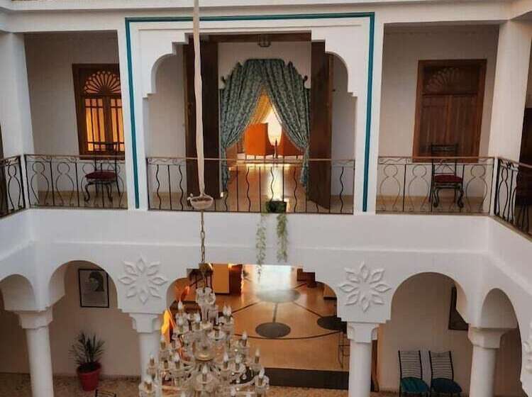 بنسيون Riad Ras Lafaa