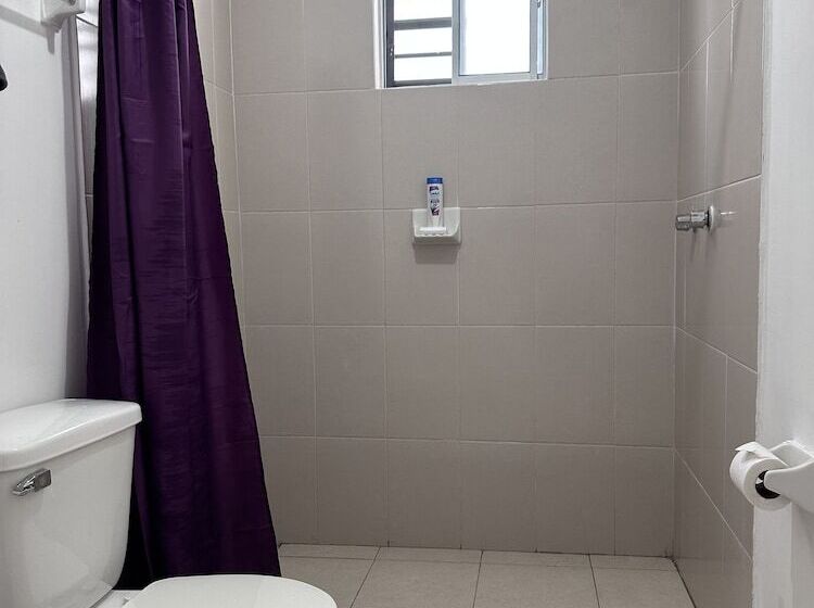 住宿加早餐  Suites Apodaca