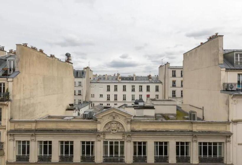 پانسیون Chic Apartment In The Heart Of Paris
