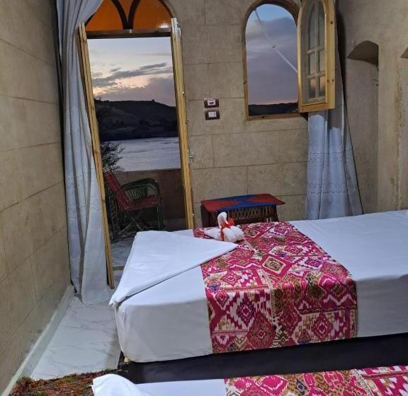 پانسیون Queen House