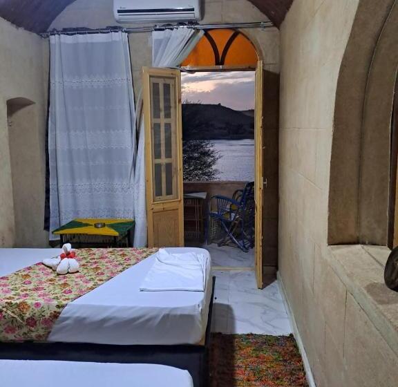 پانسیون Queen House