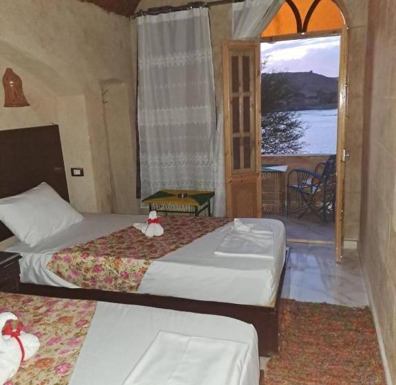 پانسیون Queen House