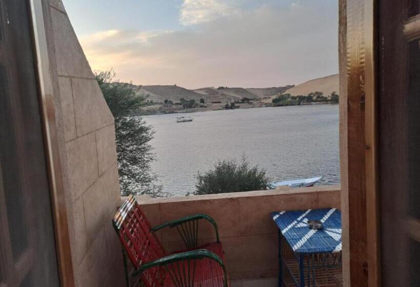 پانسیون Queen House