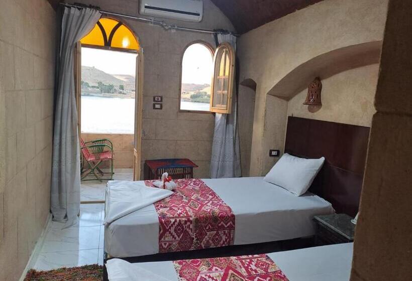 پانسیون Queen House