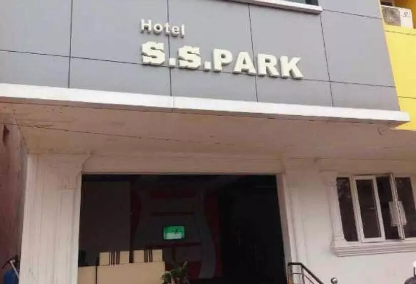 Spot On 43123 Hotel Ss Park