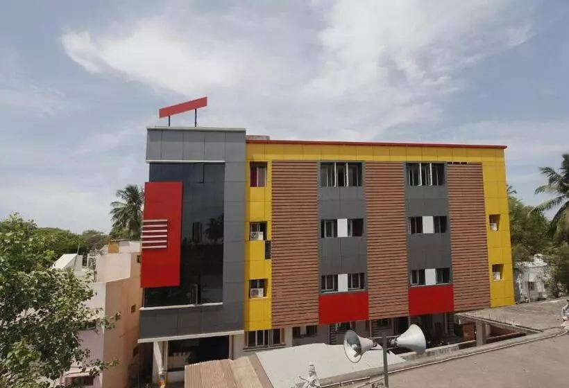 Spot On 43123 Hotel Ss Park