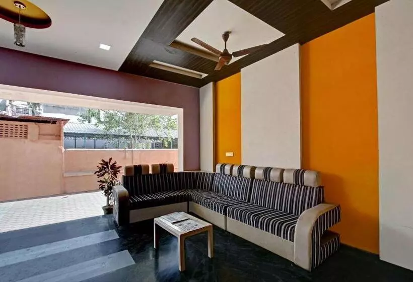 Spot On 43123 Hotel Ss Park