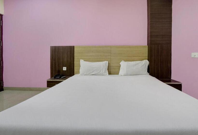 Spot On 43123 Hotel Ss Park