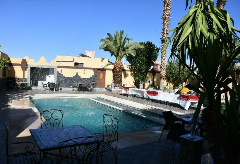 Отель Hôtel La Vallée Des Oiseaux