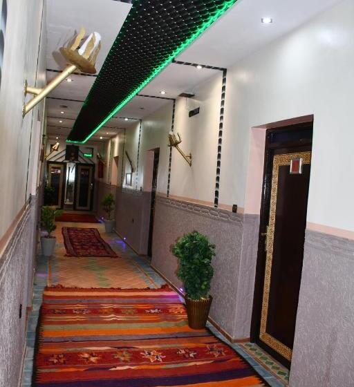 Отель Hôtel La Vallée Des Oiseaux