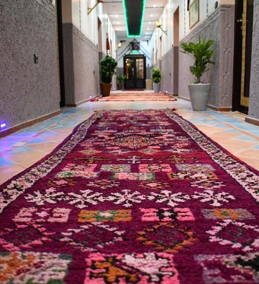 Отель Hôtel La Vallée Des Oiseaux