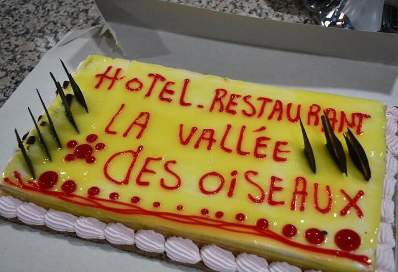 Отель Hôtel La Vallée Des Oiseaux