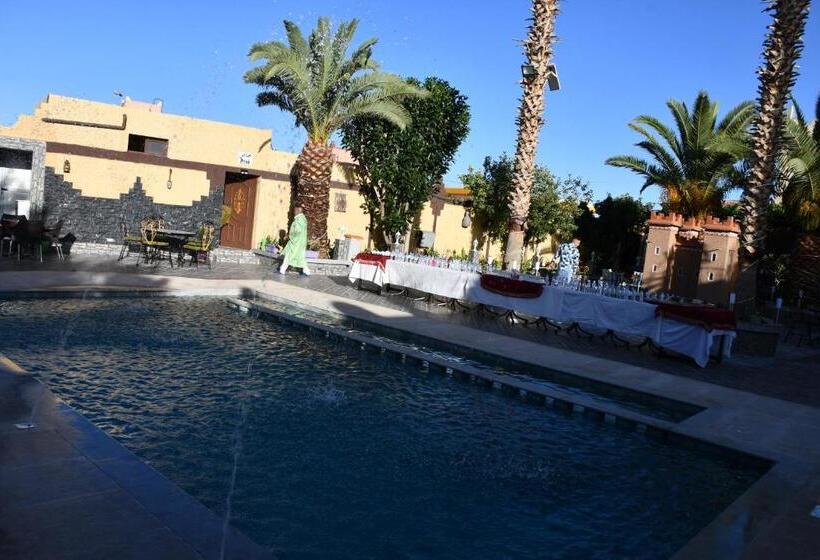 Отель Hôtel La Vallée Des Oiseaux