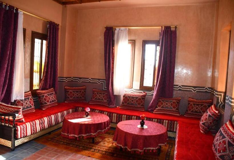 Отель Hôtel La Vallée Des Oiseaux